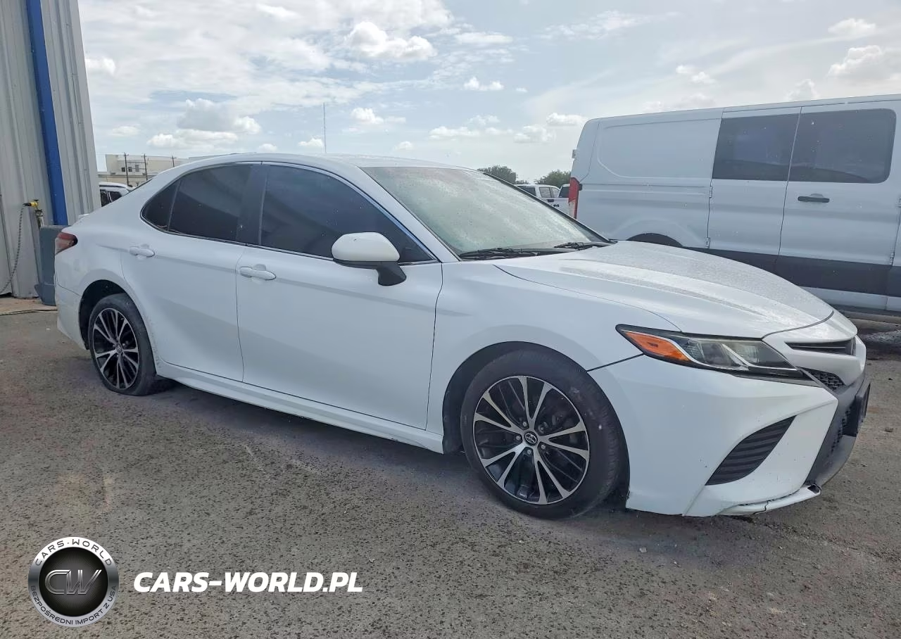 2018 Toyota Camry Se VIN:4T1B11HK5JU024401 - 4