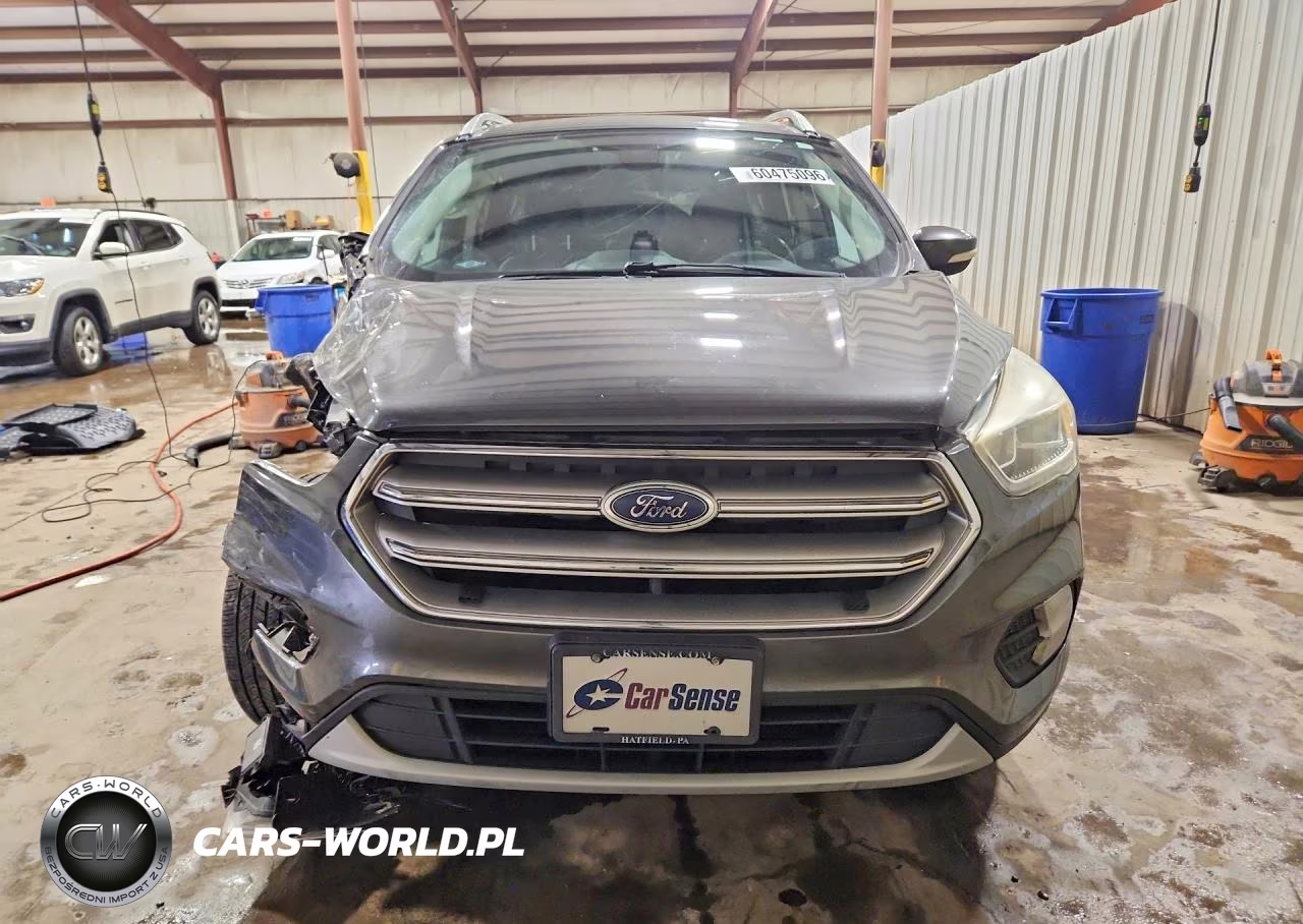 2017 Ford Escape Titanium VIN:1FMCU9J9XHUF09323 - 5