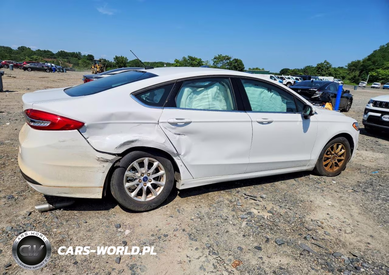 2018 Ford Fusion S VIN:3FA6P0G75JR194508 - 3