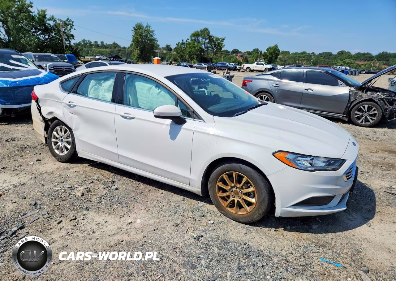 2018 Ford Fusion S VIN:3FA6P0G75JR194508 - 4
