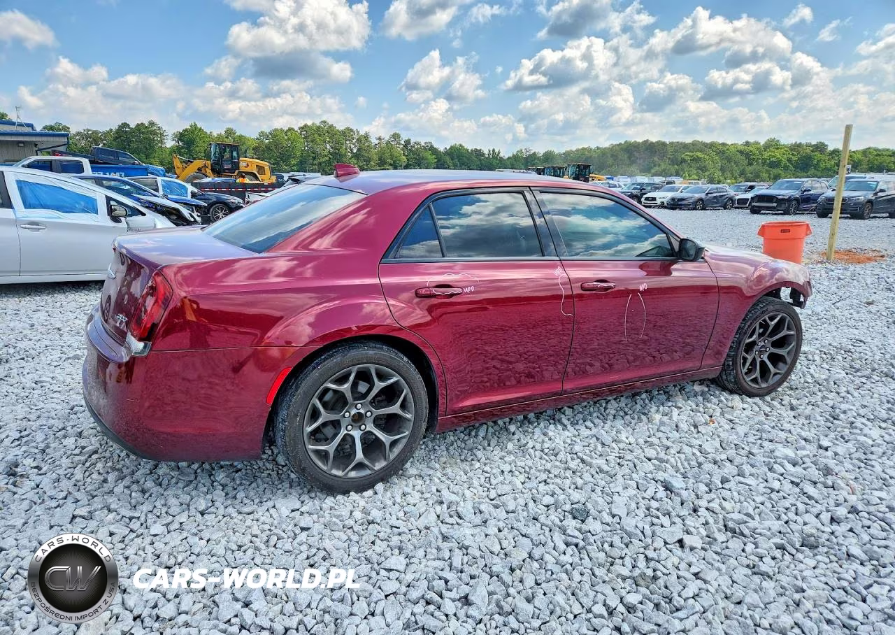 2018 Chrysler 300 Touring VIN:2C3CCAAG3JH164964 - 3