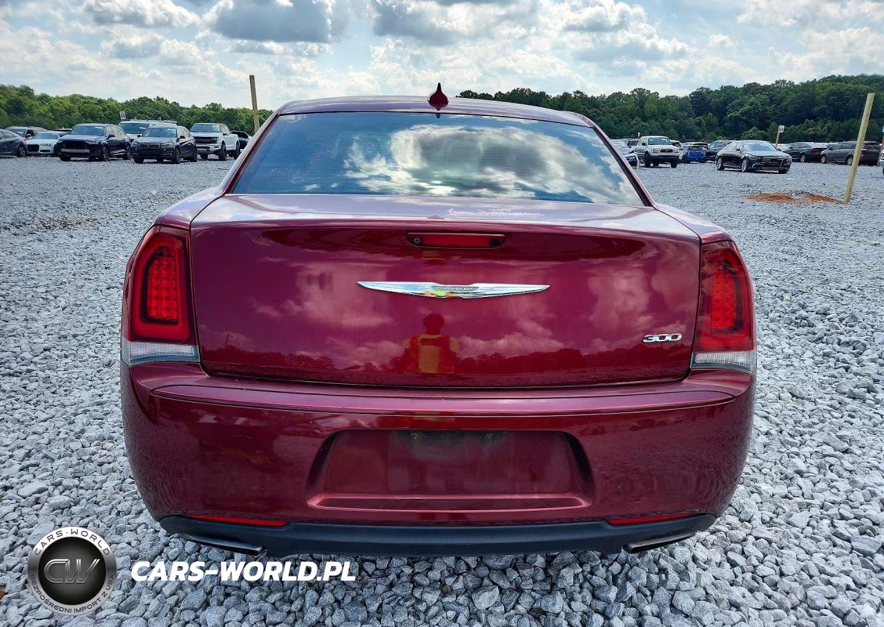 2018 Chrysler 300 Touring VIN:2C3CCAAG3JH164964 - 6