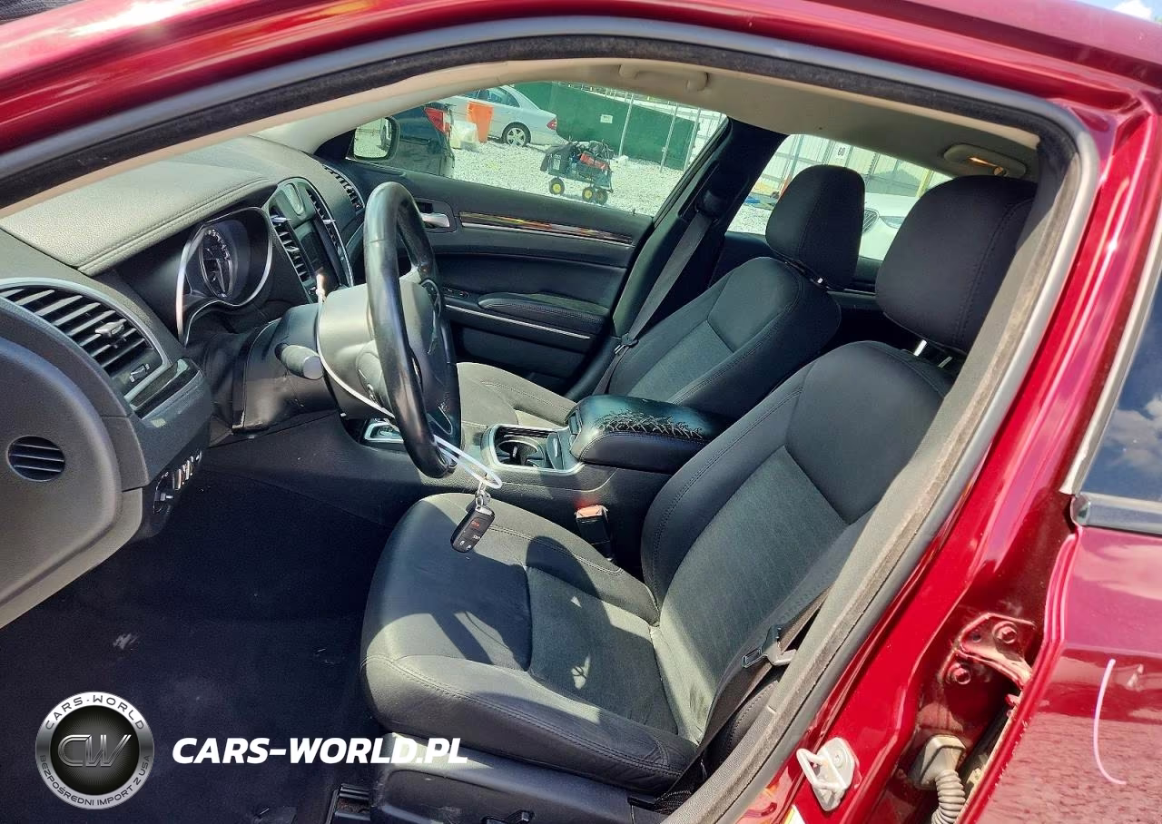 2018 Chrysler 300 Touring VIN:2C3CCAAG3JH164964 - 7
