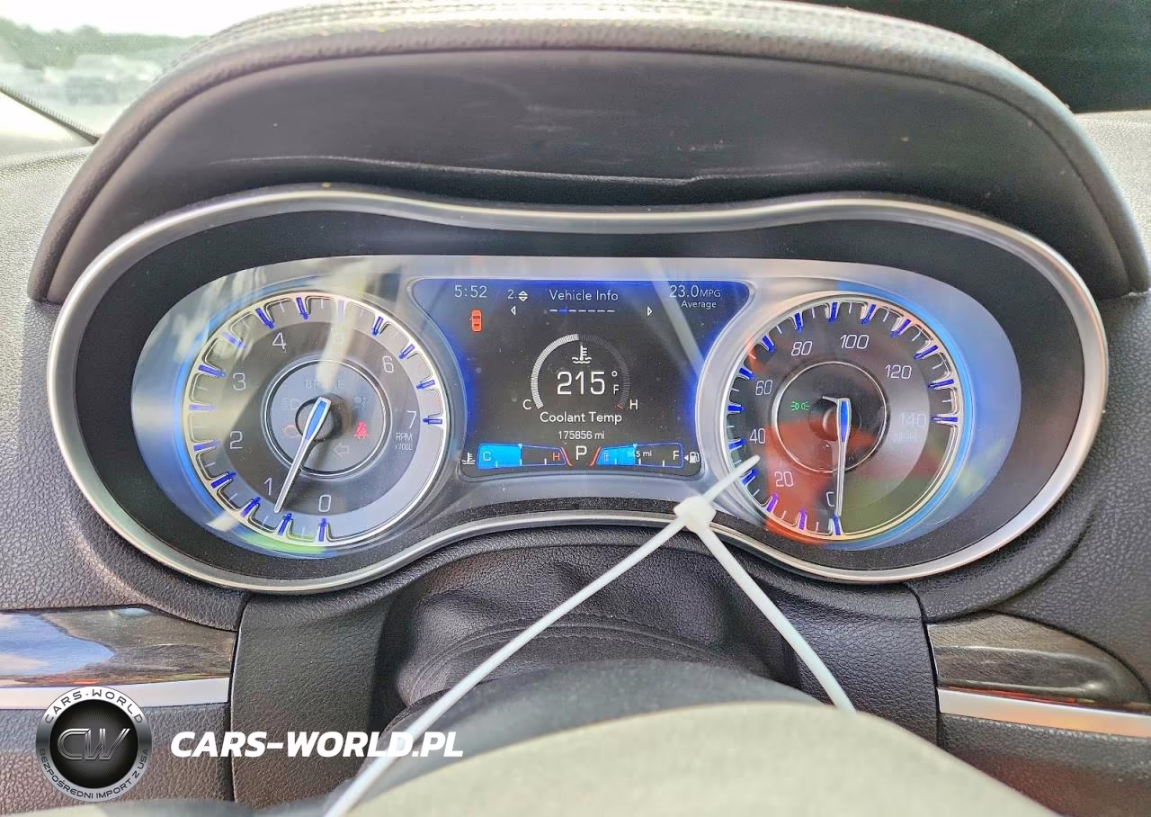 2018 Chrysler 300 Touring VIN:2C3CCAAG3JH164964 - 9