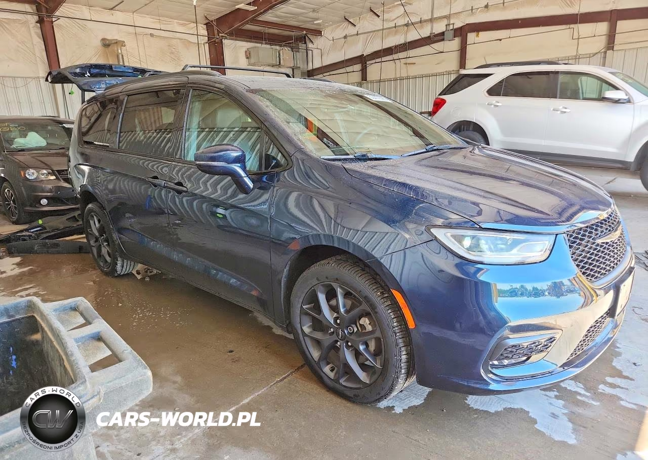 2022 Chrysler Pacifica Touring L VIN:2C4RC3BG9NR131791 - 4