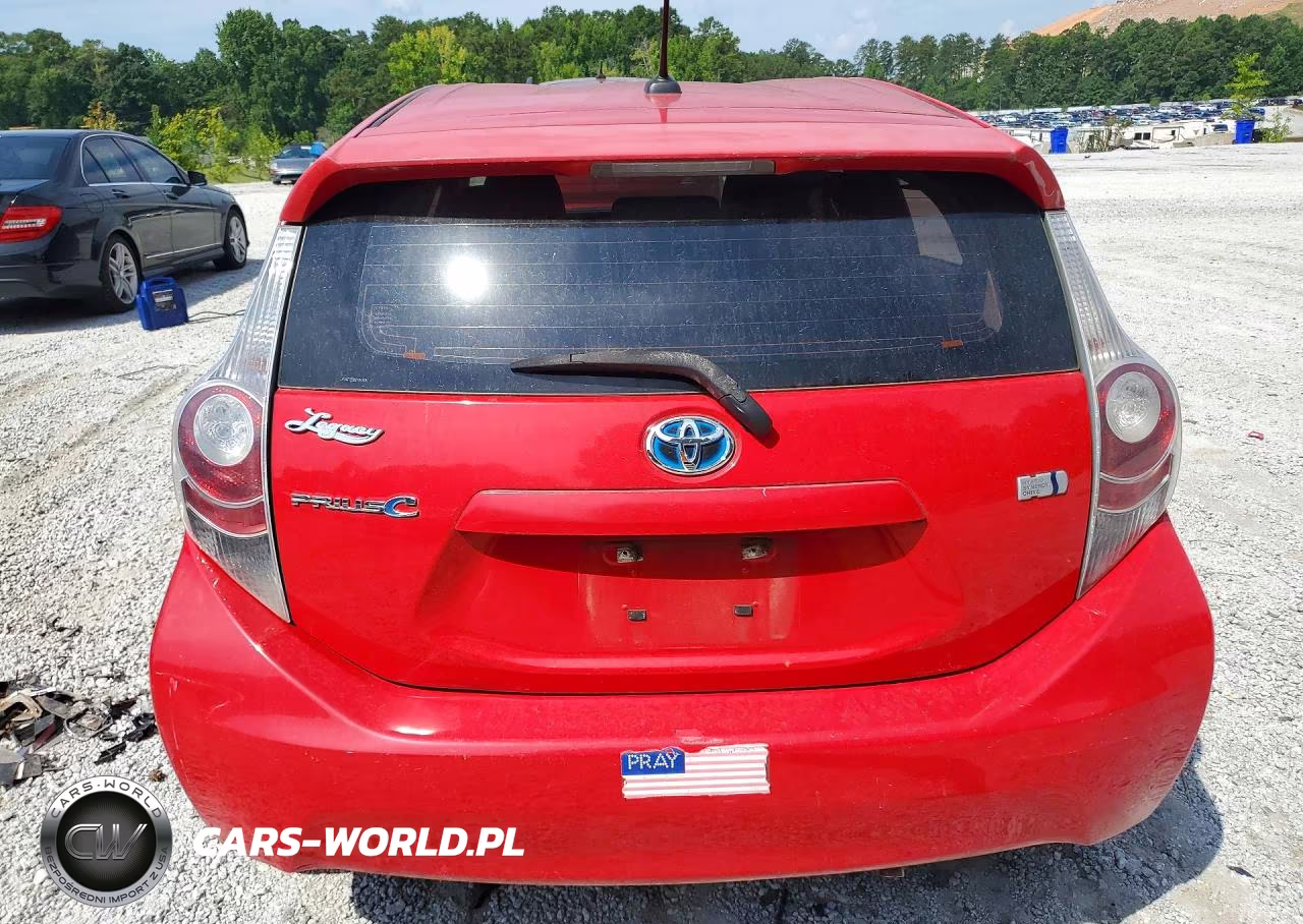 2013 Toyota Prius C Three VIN:JTDKDTB30D1041637 - 6