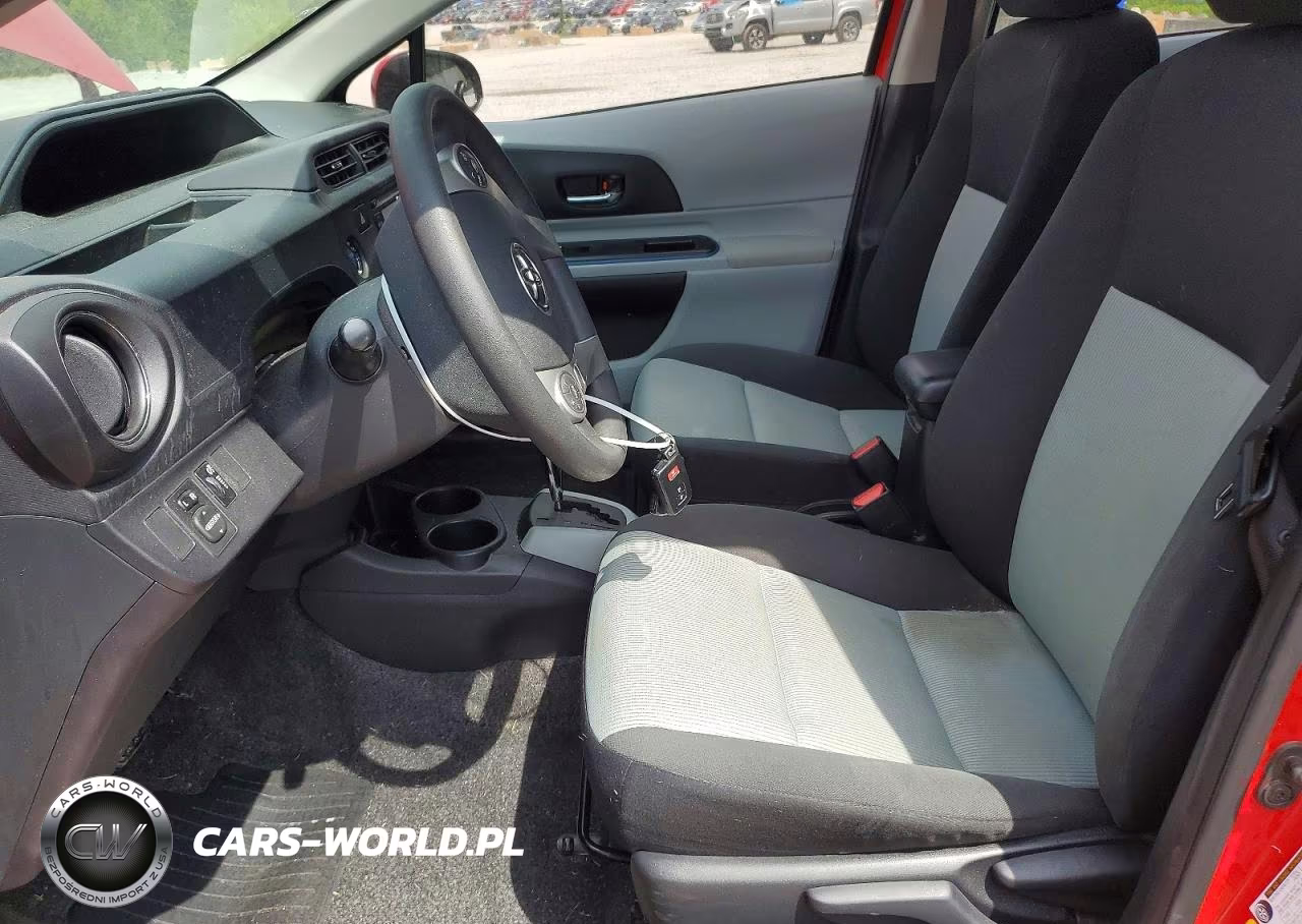 2013 Toyota Prius C Three VIN:JTDKDTB30D1041637 - 7