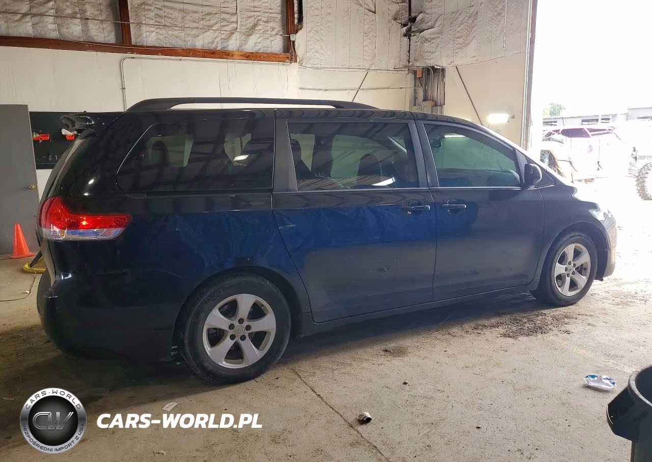 2011 Toyota Sienna Le VIN:5TDKK3DCXBS152568 - 3