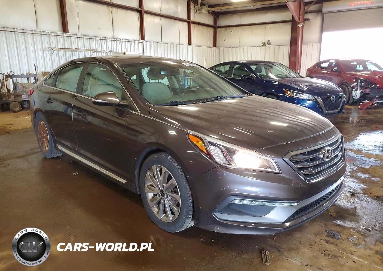 2015 Hyundai Sonata Sport VIN:5NPE34AFXFH120228 - 4