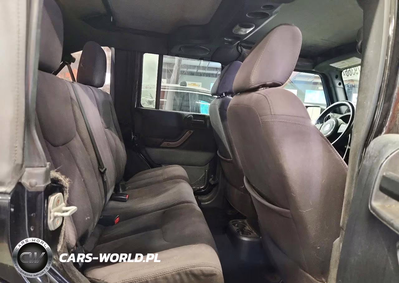 2013 Jeep Wrangler Unlimited Sport VIN:1C4BJWDG8DL503263 - 11