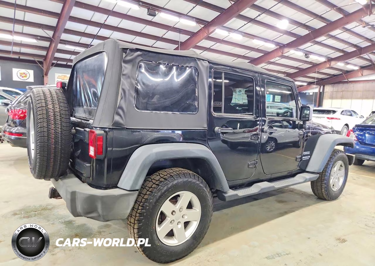 2013 Jeep Wrangler Unlimited Sport VIN:1C4BJWDG8DL503263 - 3