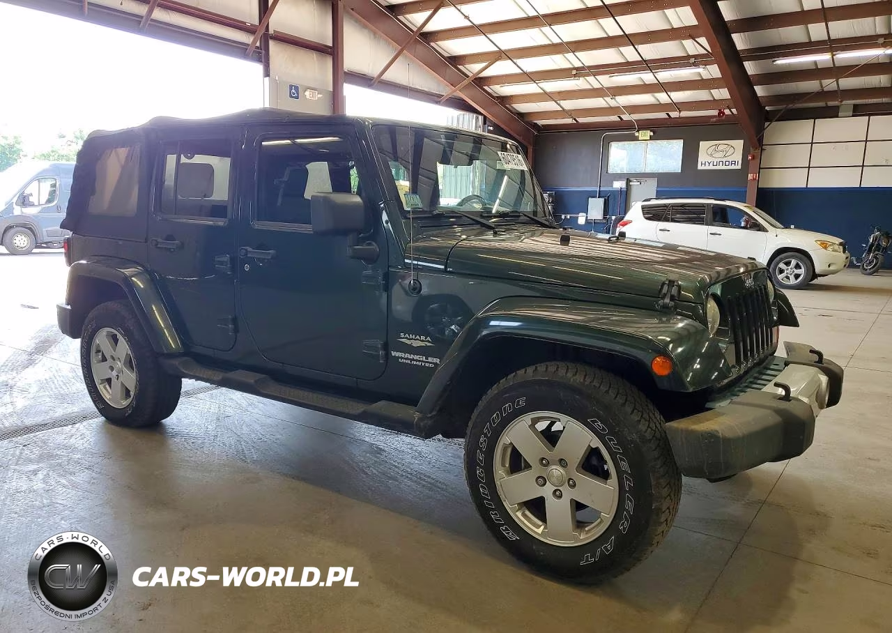 2010 Jeep Wrangler Unlimited Sahara VIN:1J4BA5H17AL167899 - 4