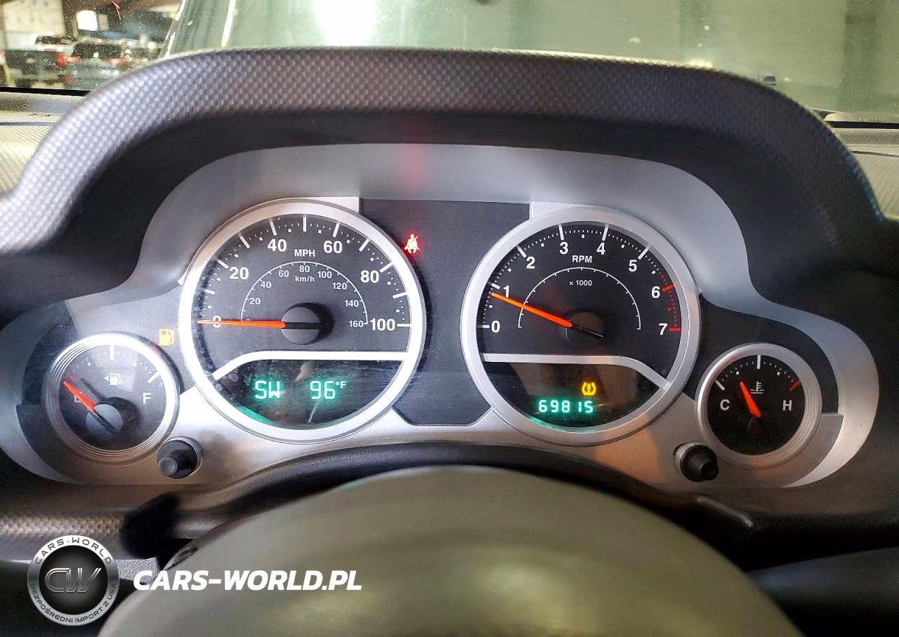 2010 Jeep Wrangler Unlimited Sahara VIN:1J4BA5H17AL167899 - 9