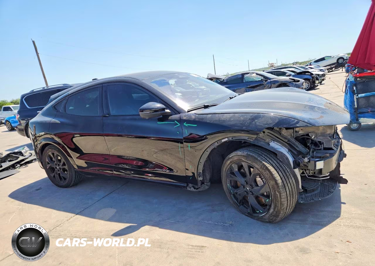 2023 Ford Mustang Mach-E Premium VIN:3FMTK3R77PMA85558 - 4