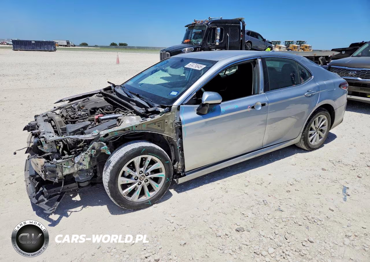 2022 Toyota Camry Le – zdjęcie 1 z 13