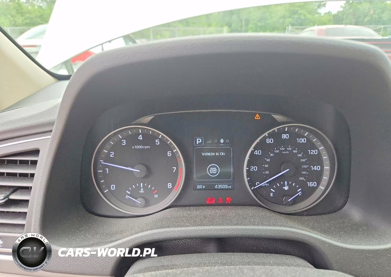2018 Hyundai Elantra Value Edition VIN:5NPD84LF0JH306413 - 9