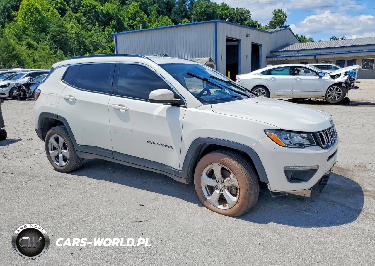 2019 Jeep Compass Latitude VIN:3C4NJDBB5KT839060 - 4