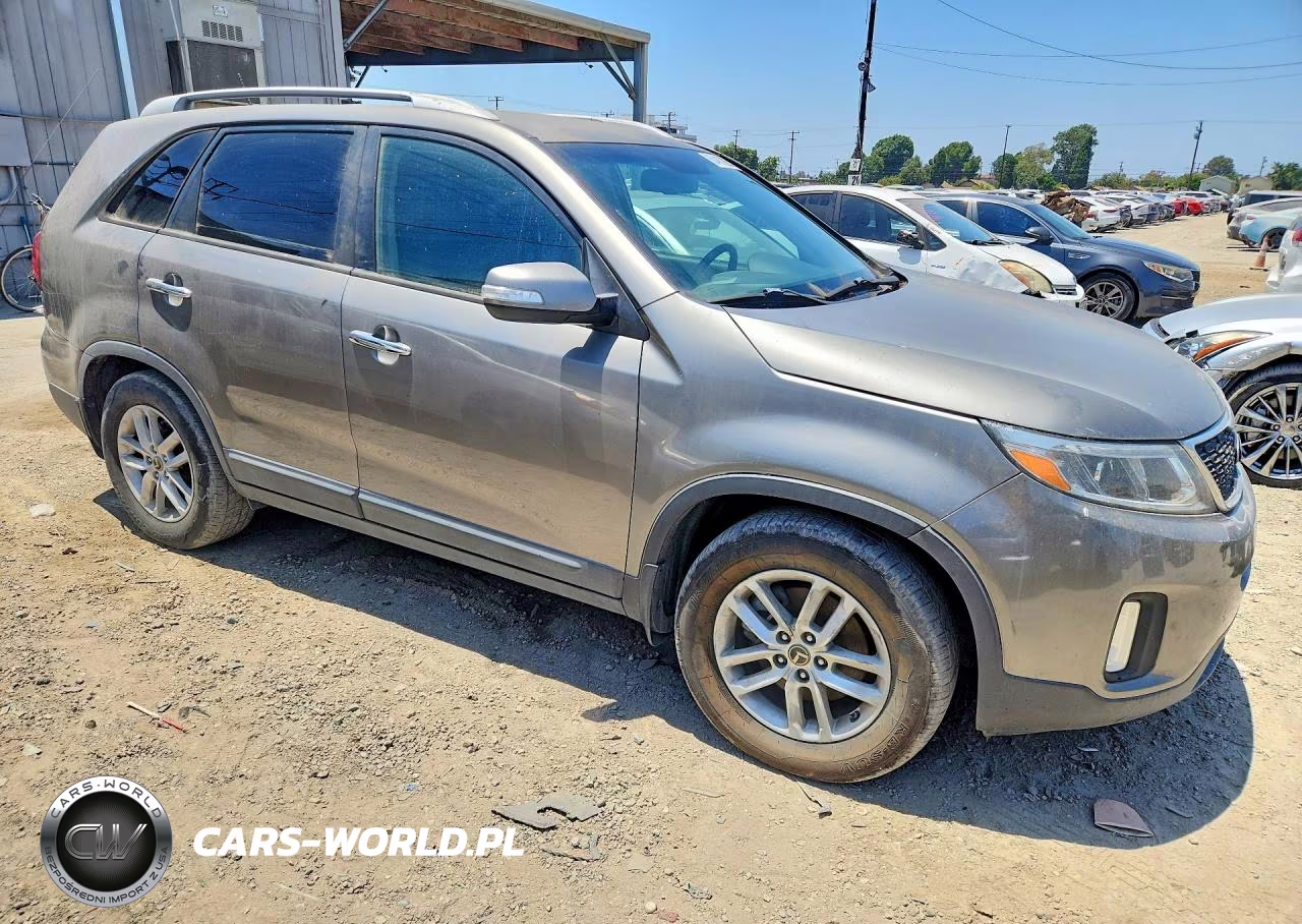 2014 Kia Sorento Lx VIN:5XYKT4A62EG543295 - 4