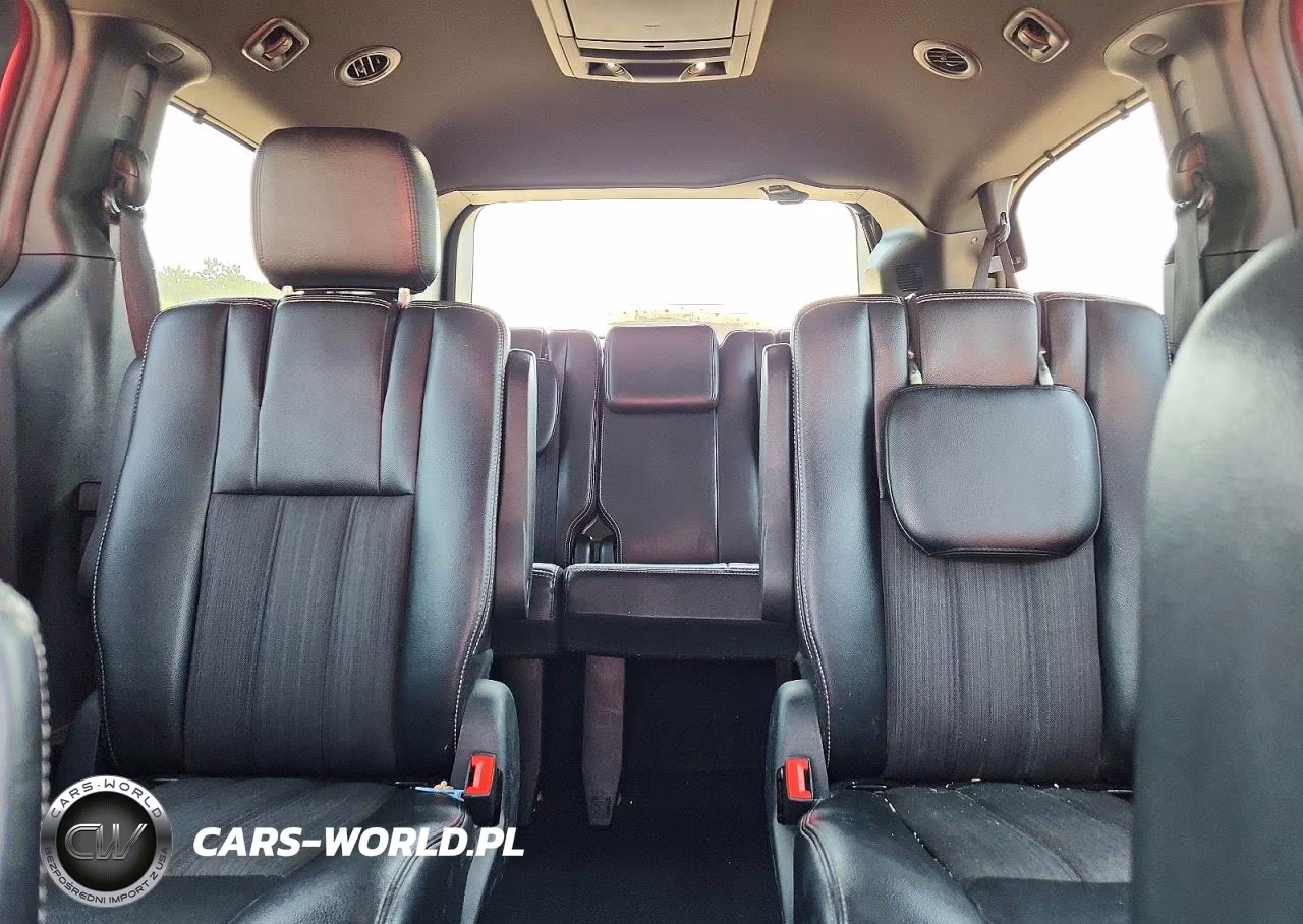 2015 Chrysler Town & Country S VIN:2C4RC1HG2FR754439 - 10