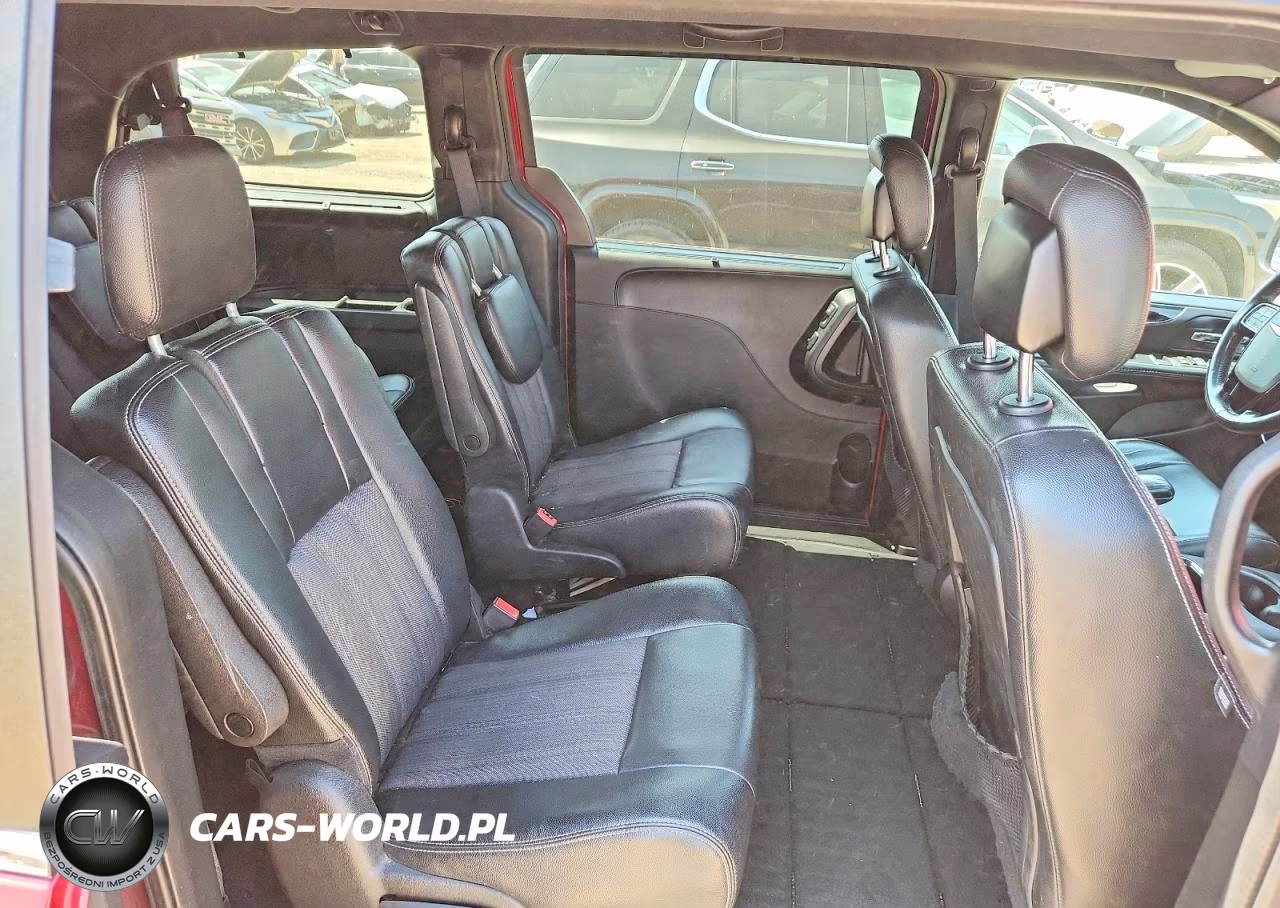 2015 Chrysler Town & Country S VIN:2C4RC1HG2FR754439 - 11