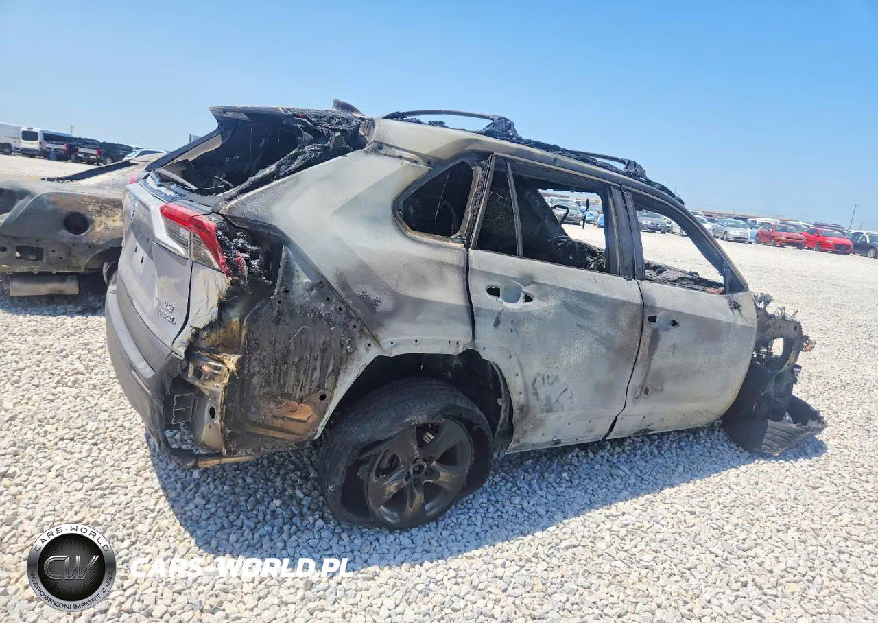 2022 Toyota Rav4 Le VIN:4T3LWRFV1NU068877 - 3
