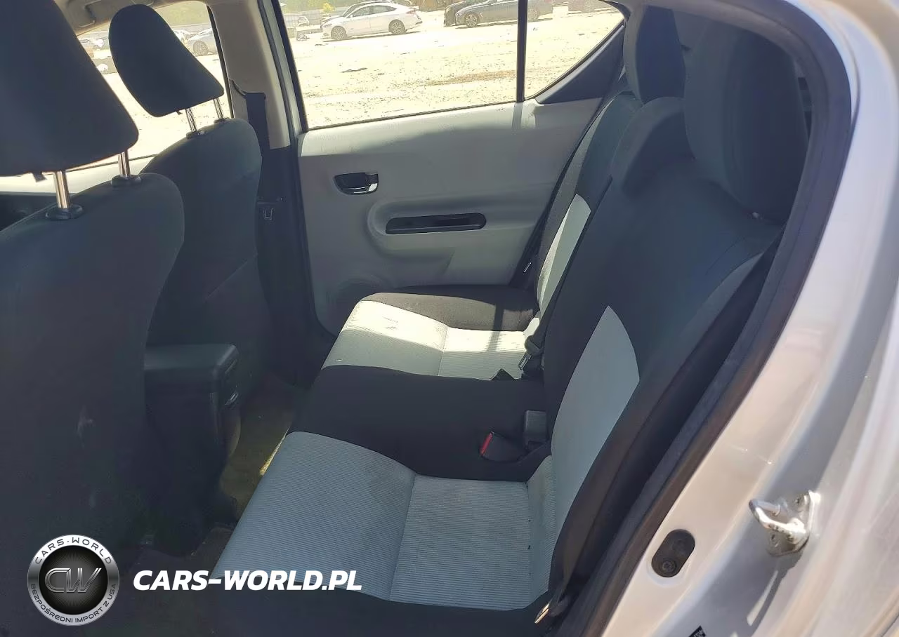 2013 Toyota Prius C Two VIN:JTDKDTB32D1533246 - 10