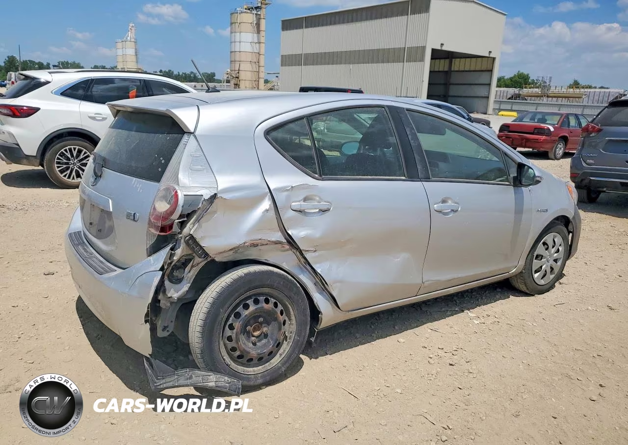 2013 Toyota Prius C Two VIN:JTDKDTB32D1533246 - 3