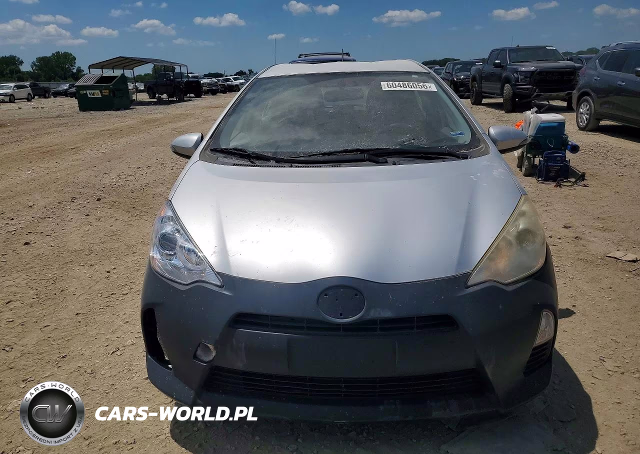 2013 Toyota Prius C Two VIN:JTDKDTB32D1533246 - 5