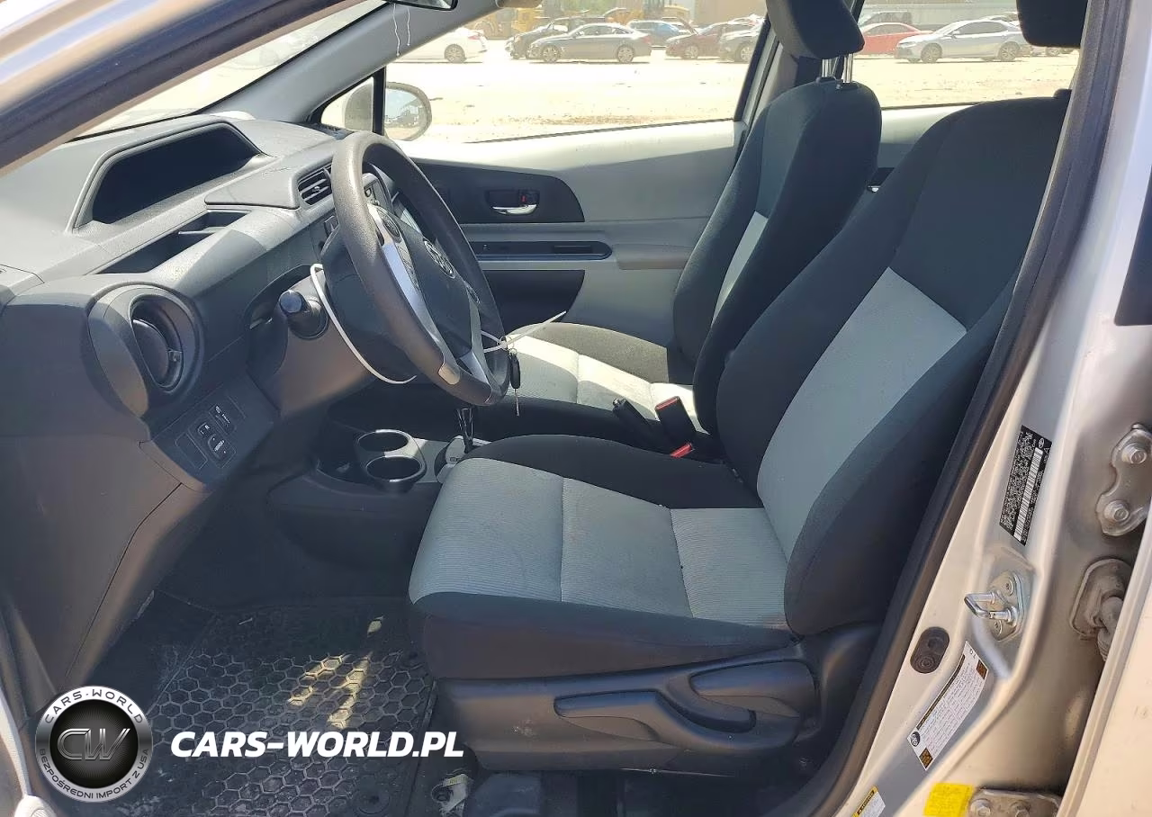 2013 Toyota Prius C Two VIN:JTDKDTB32D1533246 - 7