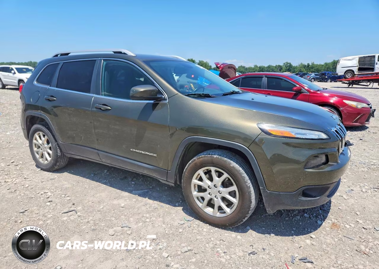 2015 Jeep Cherokee Latitude VIN:1C4PJMCB4FW784687 - 4