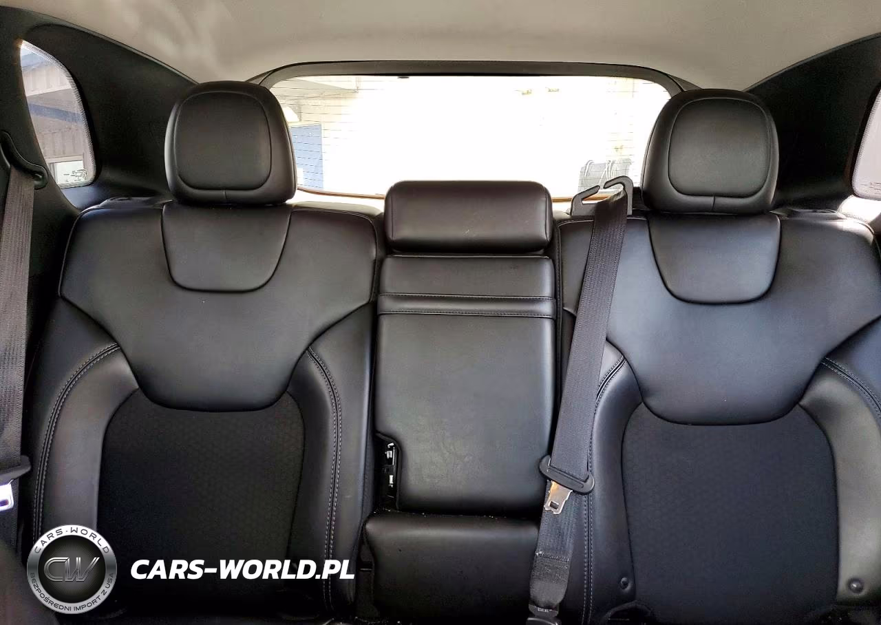 2019 Jeep Cherokee Latitude Plus VIN:1C4PJMLB7KD354819 - 10