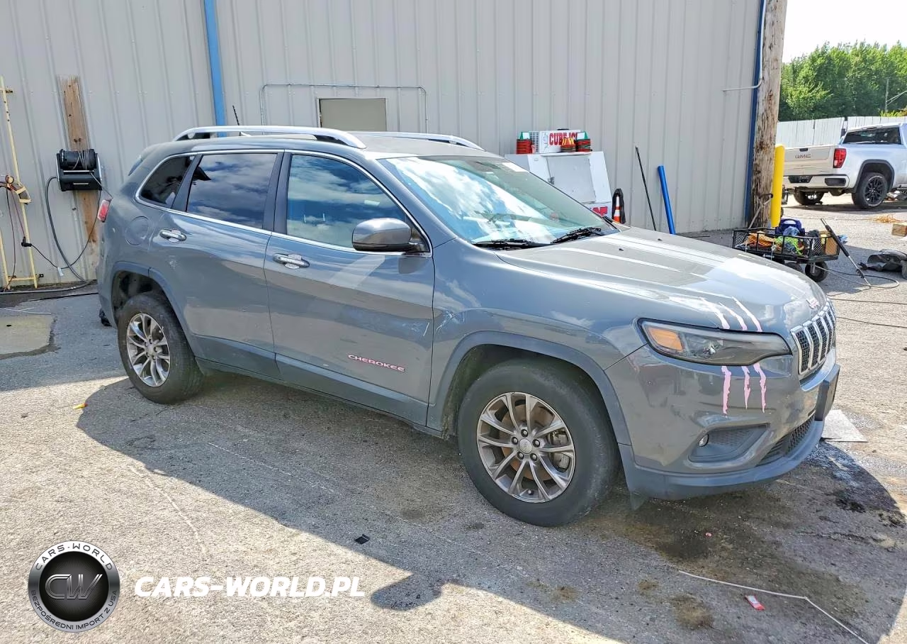 2019 Jeep Cherokee Latitude Plus VIN:1C4PJMLB7KD354819 - 4
