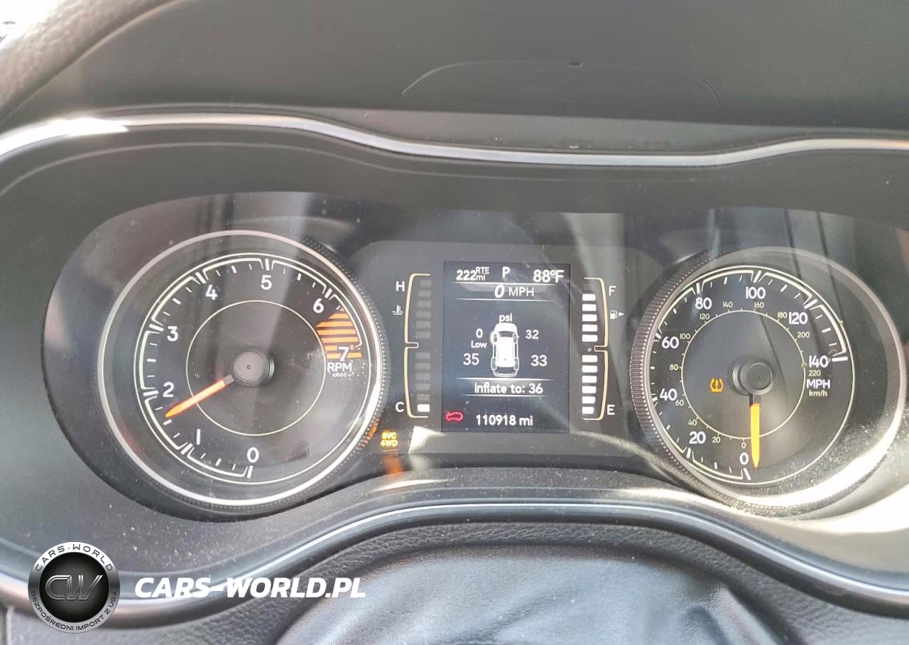 2019 Jeep Cherokee Latitude Plus VIN:1C4PJMLB7KD354819 - 9