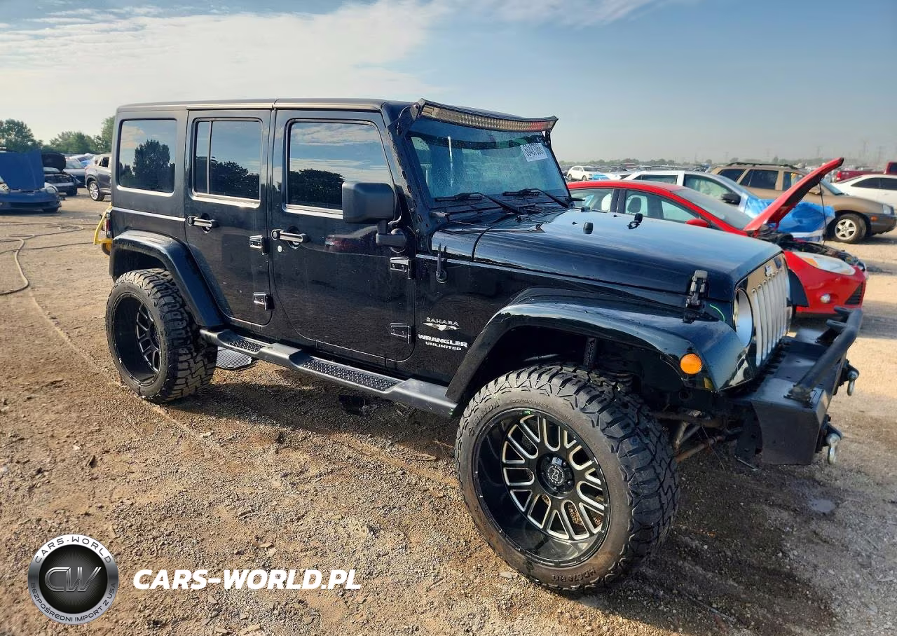 2017 Jeep Wrangler Unlimited Sahara VIN:1C4HJWEG3HL573185 - 4