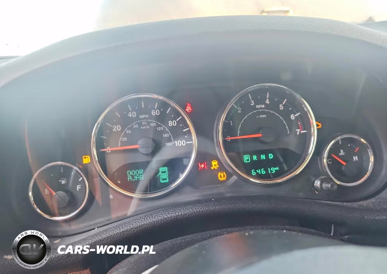 2017 Jeep Wrangler Unlimited Sahara VIN:1C4HJWEG3HL573185 - 9