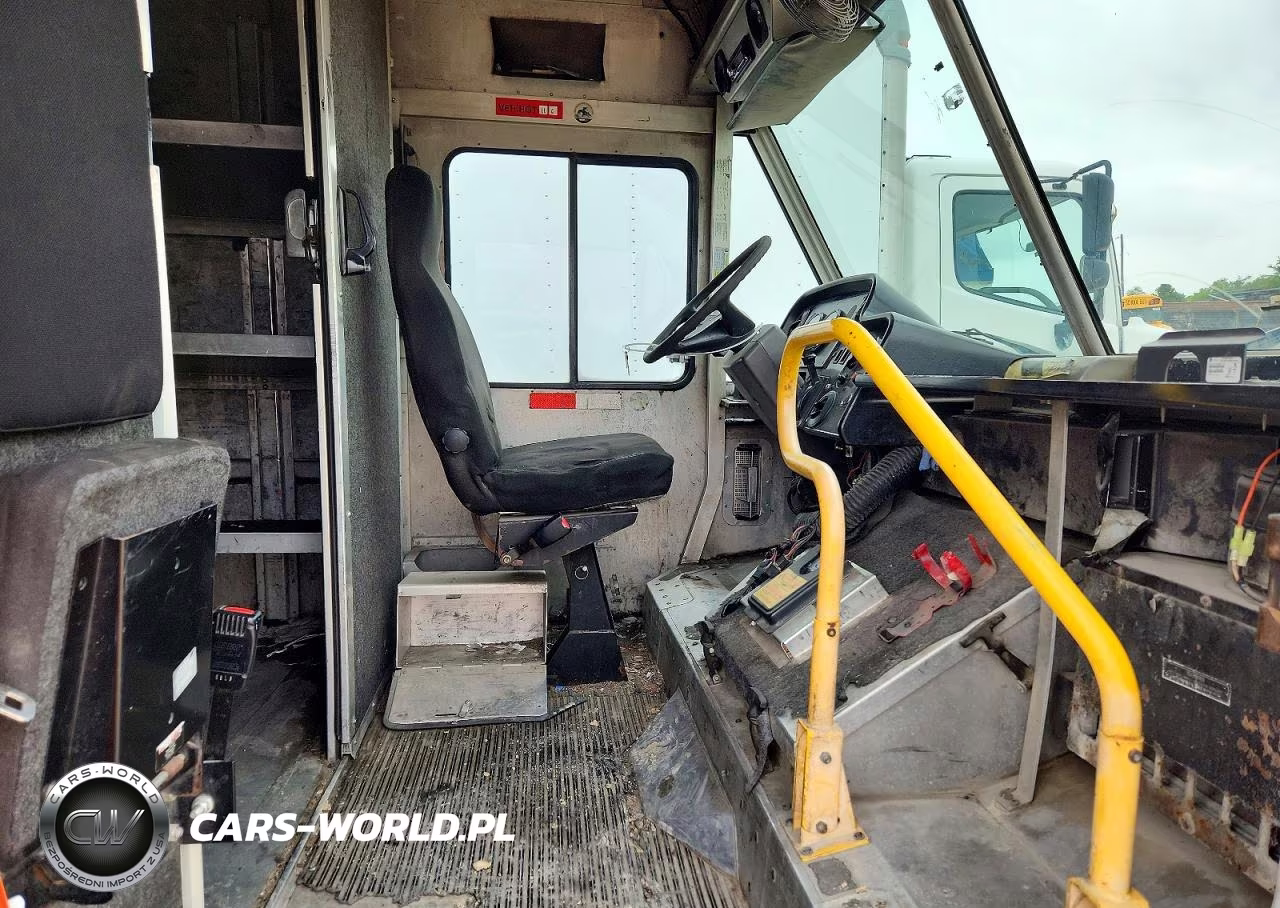2006 Freightliner Mt45 Chassis Delivery Truck VIN:4UZAAPBW16CW13002 - 11