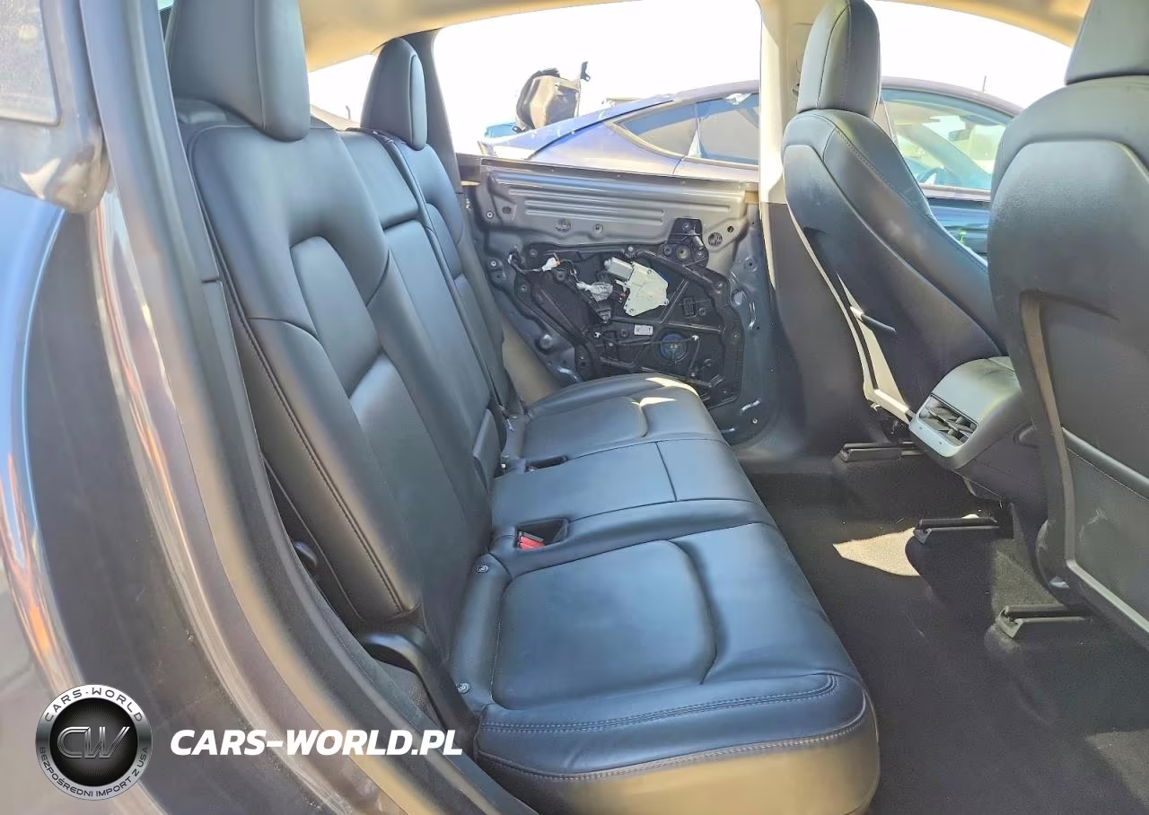 2020 Tesla Model Y VIN:5YJYGDEEXLF057631 - 11