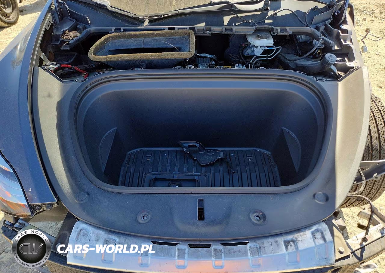 2020 Tesla Model Y VIN:5YJYGDEEXLF057631 - 12