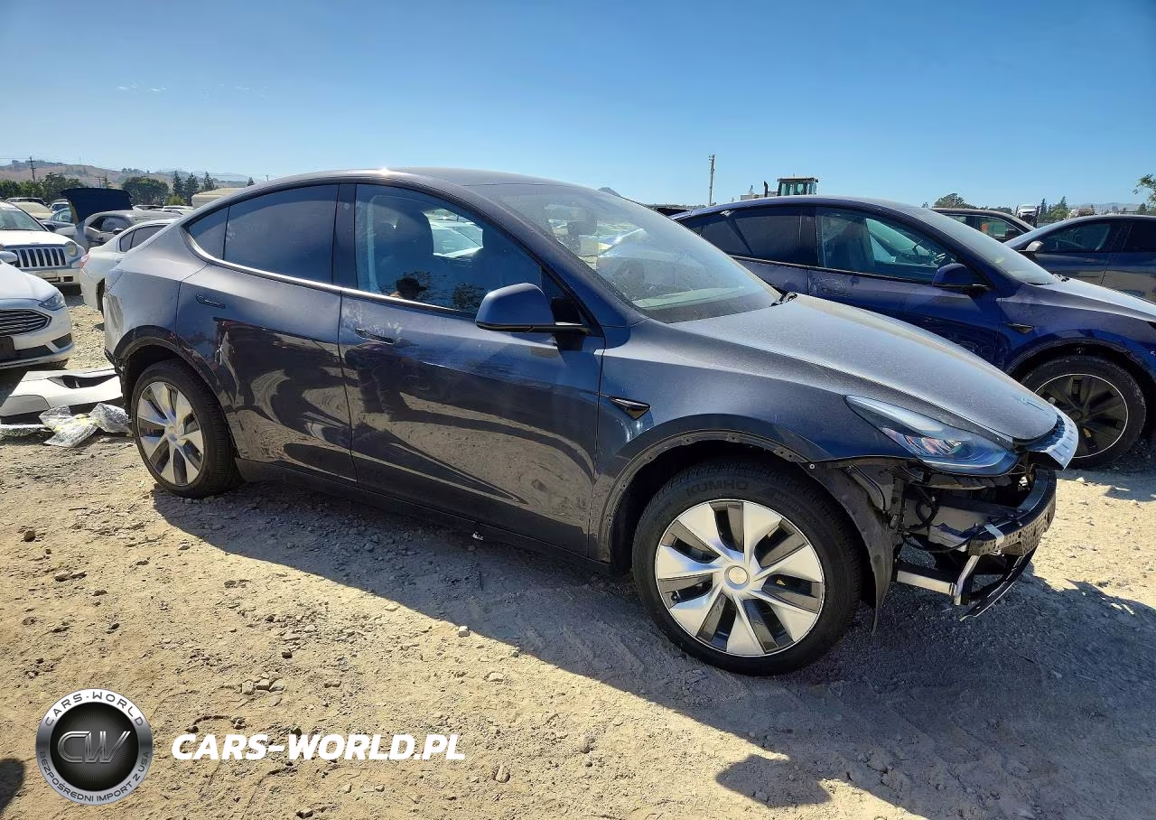 2020 Tesla Model Y VIN:5YJYGDEEXLF057631 - 4