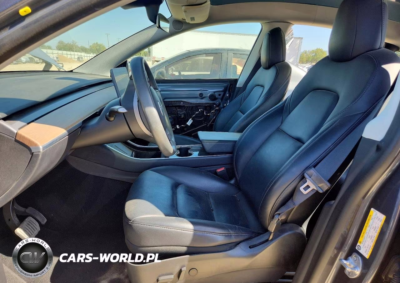 2020 Tesla Model Y VIN:5YJYGDEEXLF057631 - 7
