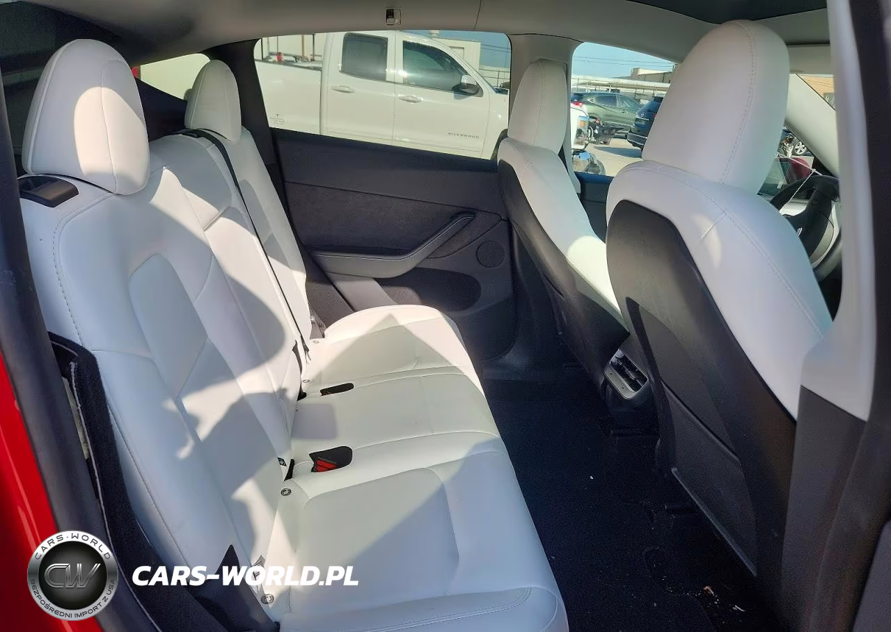 2024 Tesla Model Y VIN:7SAYGDED1RA319309 - 10