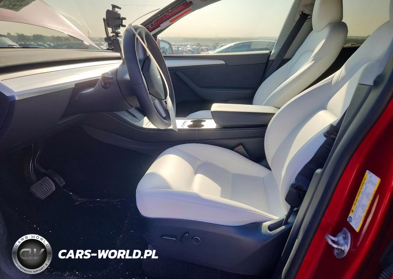 2024 Tesla Model Y VIN:7SAYGDED1RA319309 - 7