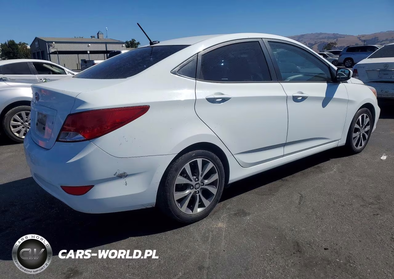 2015 Hyundai Accent Gls VIN:KMHCU4AE0FU923966 - 3