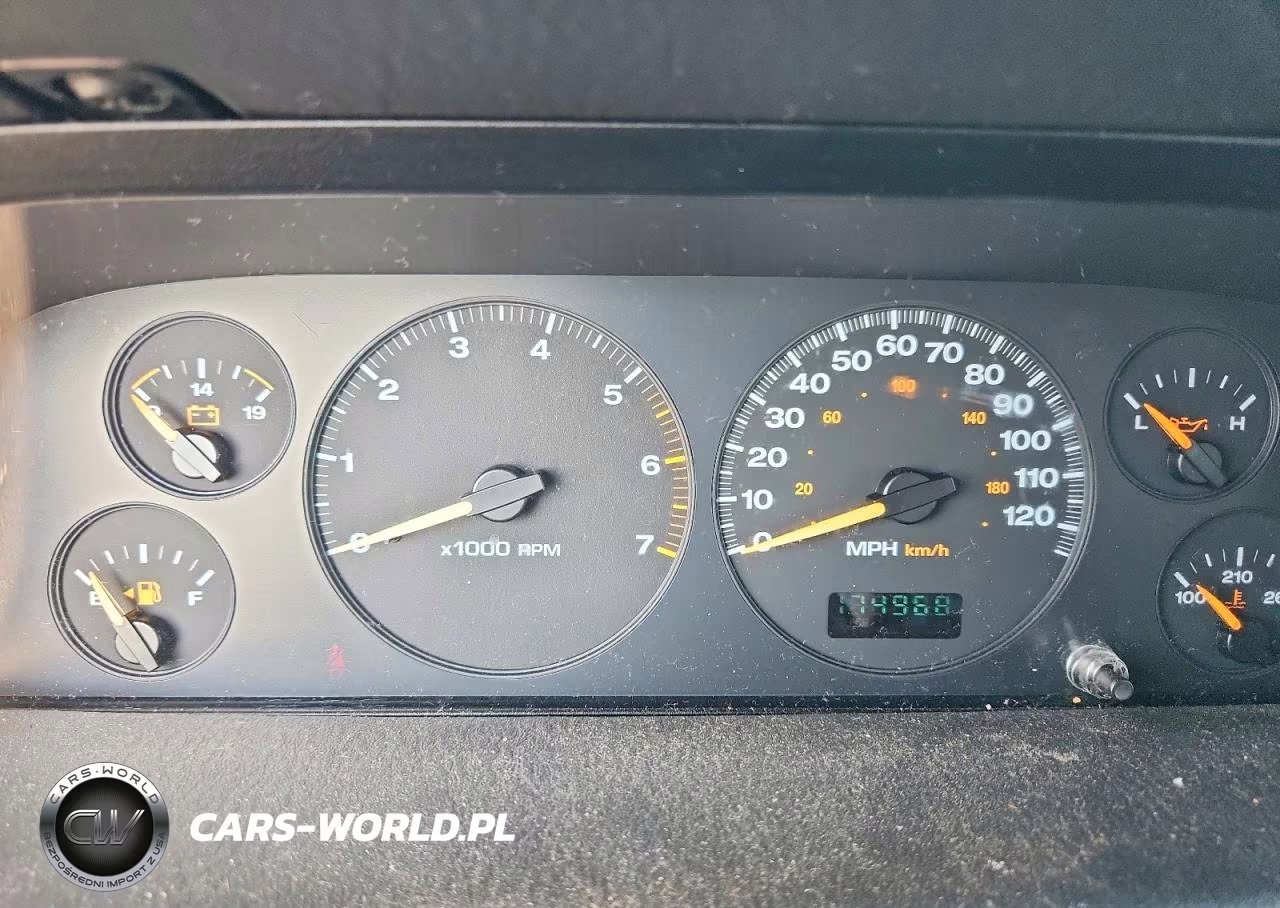 2004 Jeep Grand Cherokee Laredo VIN:1J4GW48SX4C290580 - 9