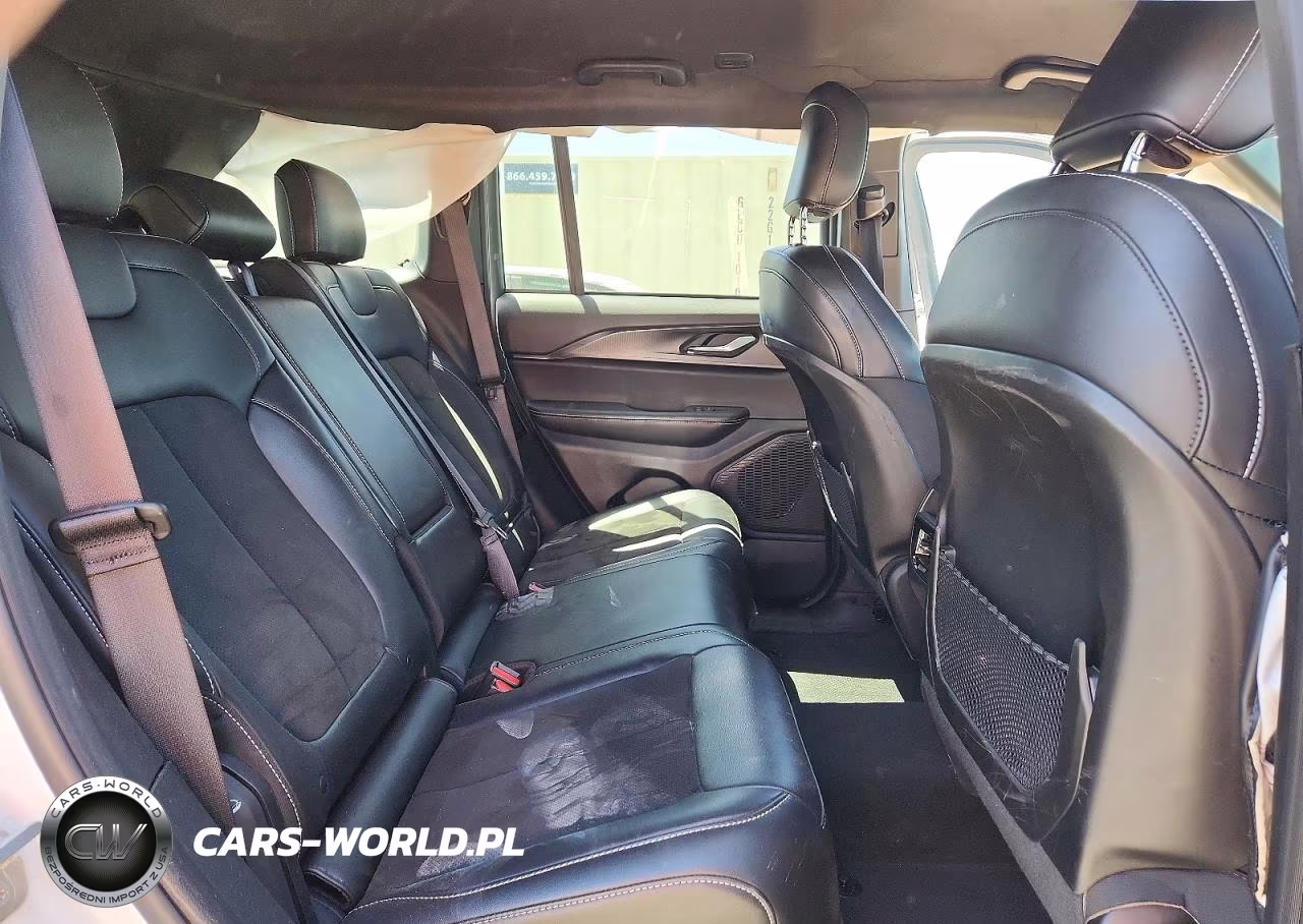 2025 Jeep Grand Cherokee Laredo VIN:1C4RJHAG8S8699493 - 11