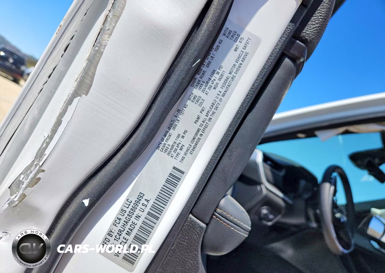 2025 Jeep Grand Cherokee Laredo VIN:1C4RJHAG8S8699493 - 14