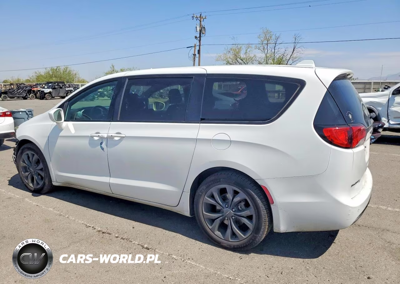 2020 Chrysler Pacifica Touring VIN:2C4RC1FG5LR192860 - 2