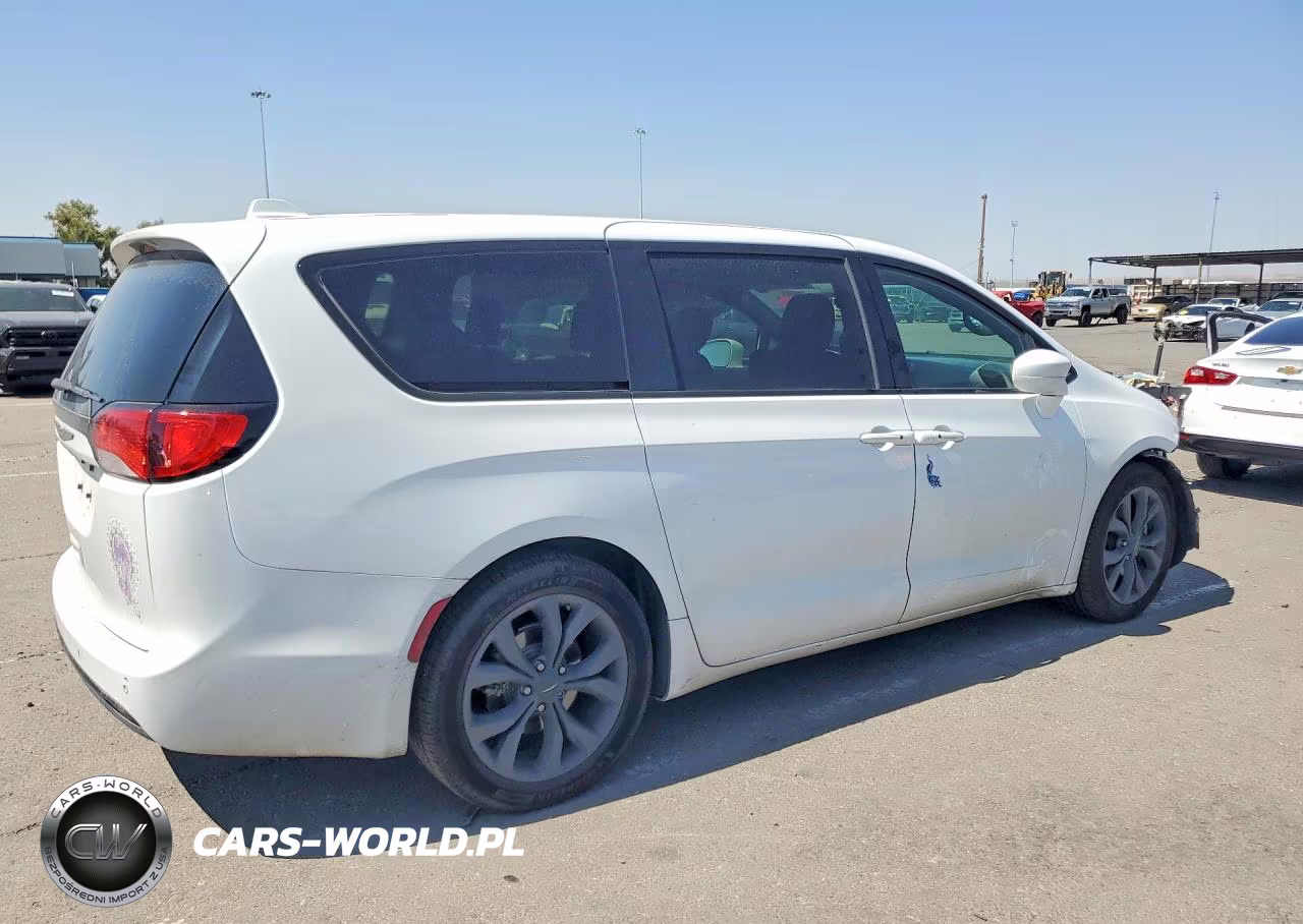 2020 Chrysler Pacifica Touring VIN:2C4RC1FG5LR192860 - 3