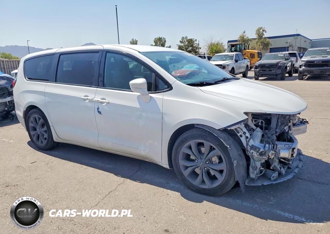 2020 Chrysler Pacifica Touring VIN:2C4RC1FG5LR192860 - 4