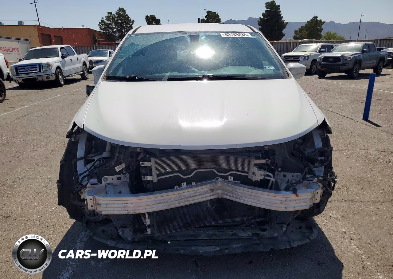 2020 Chrysler Pacifica Touring VIN:2C4RC1FG5LR192860 - 5
